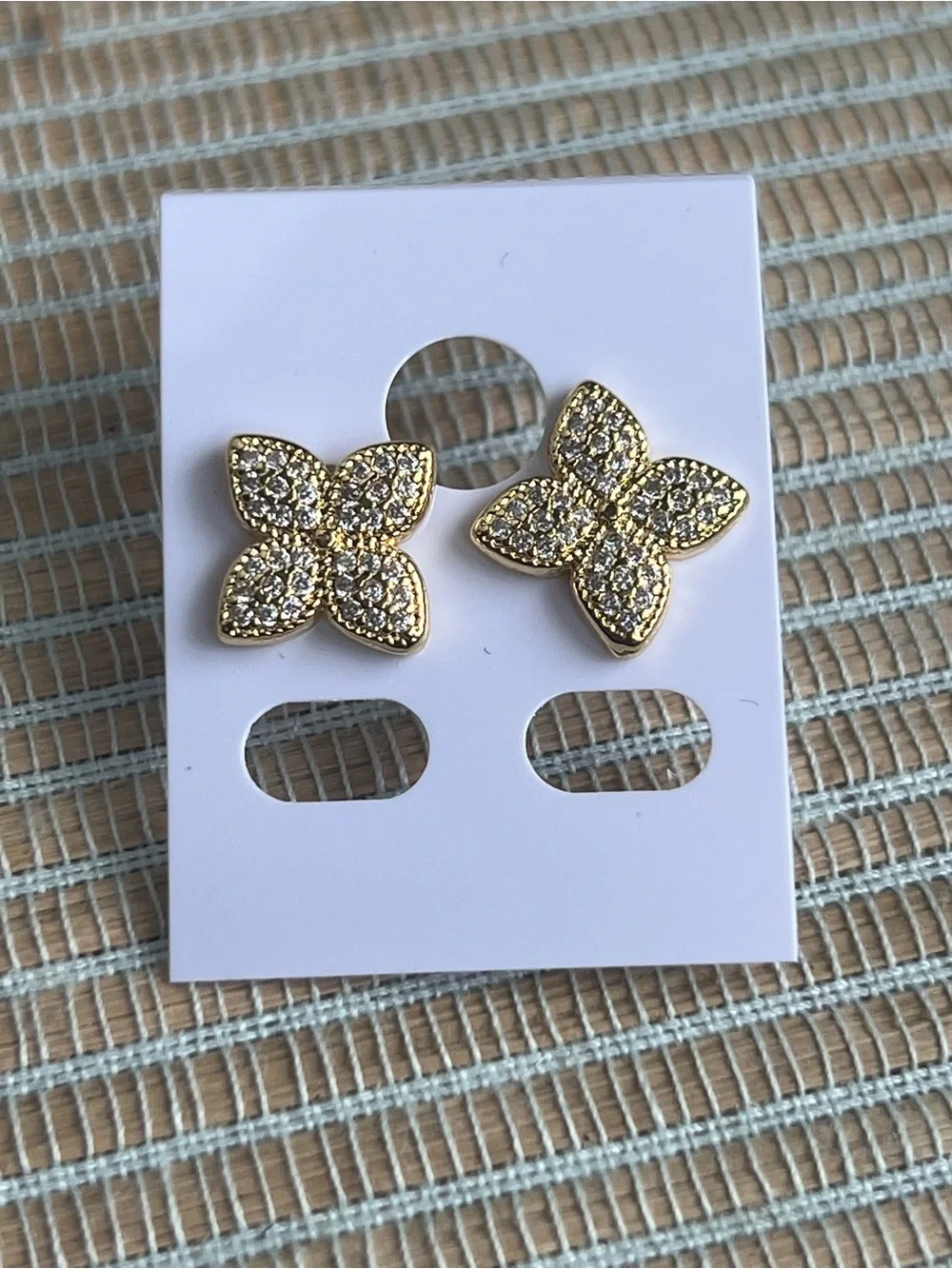 ⭐️- Gold Crystal Floral Stud Earrings